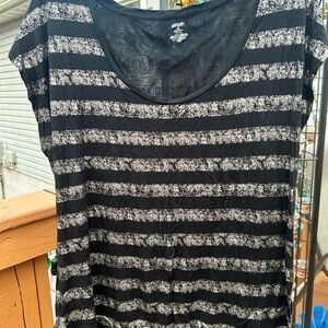 Jennifer Lopez Black& Silver striped shirt, size XL. Excellent condition